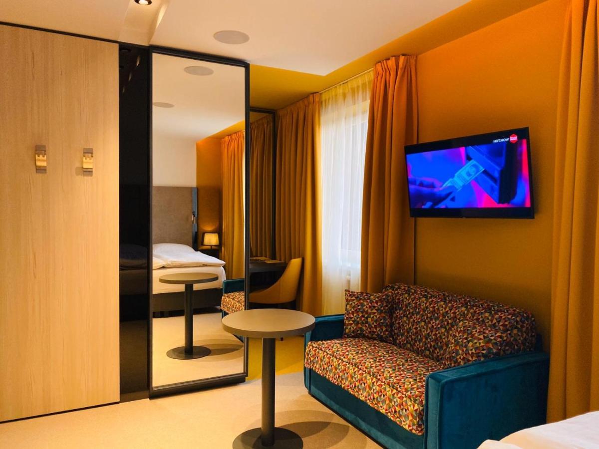 Color 3* Pressburg